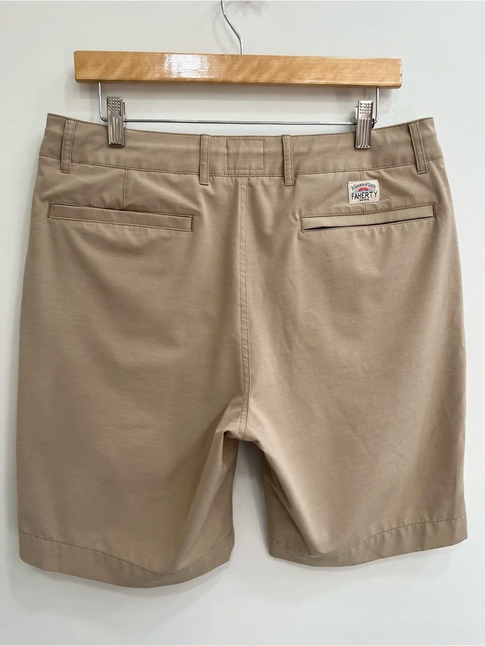 Faherty All Day™ Shorts 9” Khaki Tan Flat Front Stretch Men’s Size 33